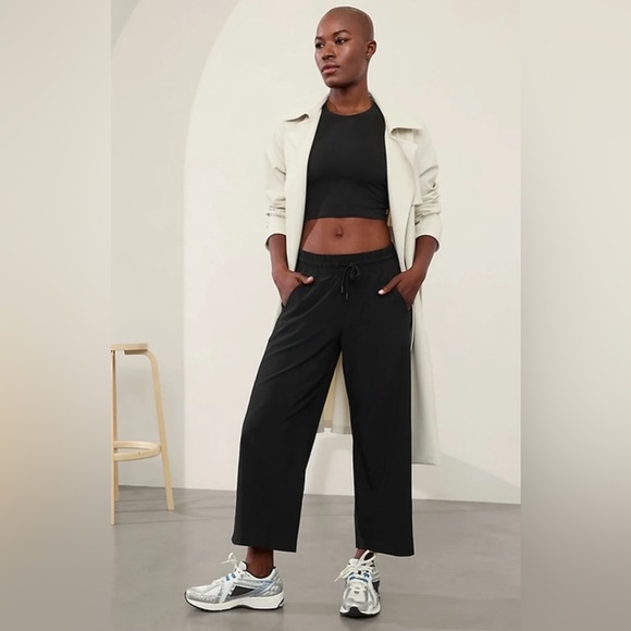 Athleta Pants - Athleta Avenue Wide Leg Crop Pant Sz 12 Black